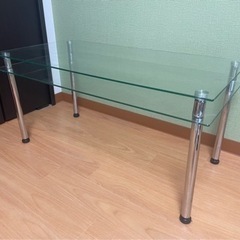 ガラス製テーブル