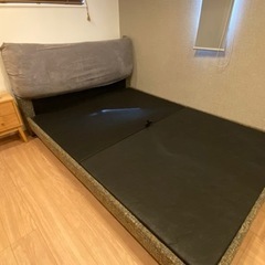 ダブルベッド　フレーム（クッション&カバー付き）の画像