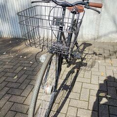 ＊＊取引予定者確定済 - 27インチシティサイクル Lupinus(ルピナス) ブラック LEDオートライト シマノ製外装6段ギア付き 鍵・ワイヤーカゴ搭載の画像