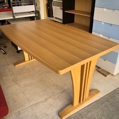 ニトリのダイニングテーブル