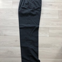 高校のスラックスとジャケットとネクタイです。