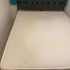 IKEA TRYSIL クイーンサイズベッド (フレームのみ)