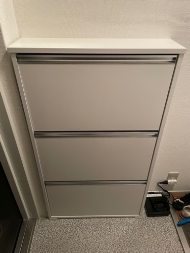 決まりました。3段シューズラック