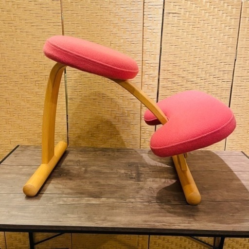 《売約済》【武蔵小山店】 【実質表示価格より最大２０％お値引き！！】⭕️運搬無料サービスあり⭕️ Rybo リボ　バランス　イージーチェア　balans EASY CHAIR 北欧　学習椅子　勉強　チェア　OAチェア　検　キャスターチェア　デスクチェア　姿勢矯正　椅子　バランスチェア　ノルウェー　IDEE ACTUS 　バランスチェア　リモート　腰痛　防止　テレワーク　サカモトハウス　同色カバー付き　ピンク