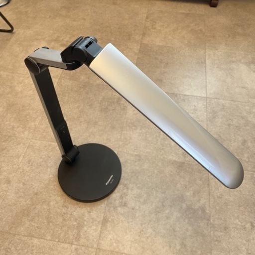 Panasonic LED デスクライト　SQ-LD521-S
