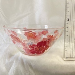 桜のガラス皿　深皿の画像