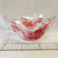 桜のガラス皿　深皿の画像