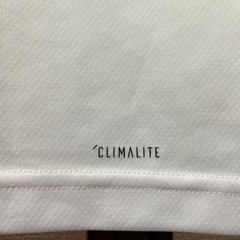 【値下げ！美品】ADIDAS アディダスclimalite素材　白スポーツＴシャツ・150の画像