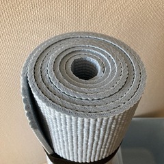 ニトリ　ヨガマットとダンベルの画像