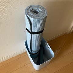 ニトリ　ヨガマットとダンベルの画像