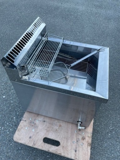 ☆ 中古品 マルゼン卓上フライヤー MGF-12TJ 都市ガス 2022年5月 12L 400ｘ500ｘ400（530）ｍｍ 動作問題