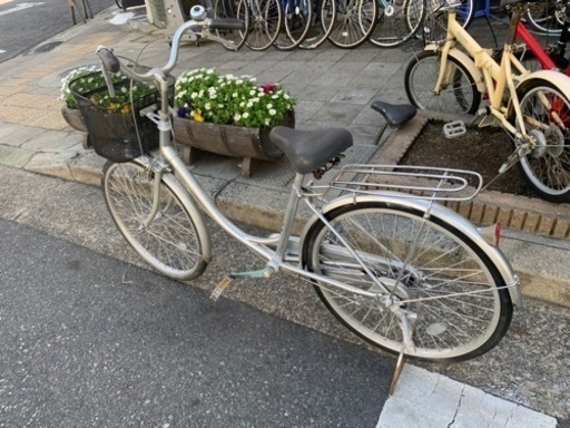 ??　ママチャリ　２４インチ　ライト　付き　シルバー