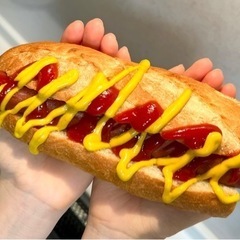 ホットドッグ　大食い　チャレンジ　完食出来たら賞金5000円❣️