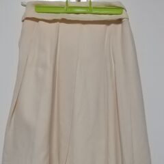 スカート　白　ウールの画像