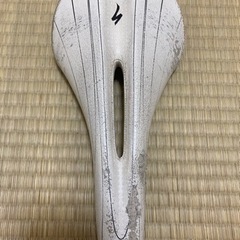 スペシャライズド　サドル　RIVA 白