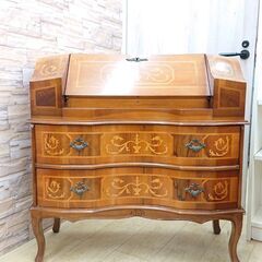 イタリア製 ライティングビューロー デスク チェスト 象嵌細工 彫刻細工 猫脚 ネコ脚 鍵付き 2段引出し 検) ロイズ アンティークス■近隣配送無料 買取帝国 朝霞店 ヤ出の画像