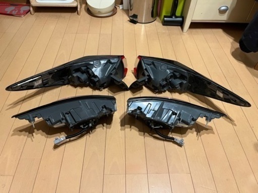 60ハリアー　後期　純正テールランプ