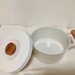 新品　　IH対応　20センチ　鍋　白　の画像