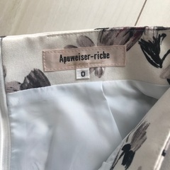 Apuweiser-riche  フレアスカートの画像