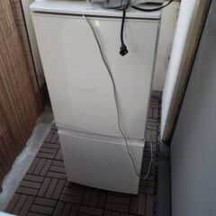 シャープ137L、2ドア冷蔵庫、無料で譲ります。(引き取りの場合)