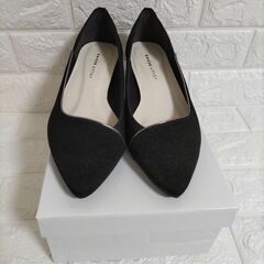 ジェリービーンズ　黒のパンプス　24cm　ヒール高2.5cm　ヒール低めの画像