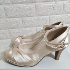 パーティー用パンプス　Lサイズ　シャンパンゴールド　パール付き　結婚式　謝恩会　卒業式の画像