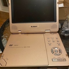 ポータブルDVDプレイヤー　CDも　SDも