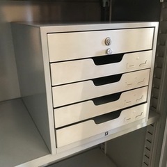 5段の書類ケース　中古品　古い物