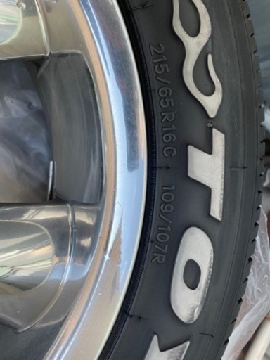 TOYO ホワイトレター サイズ 215/65r16 109/107 タイヤのみ！！