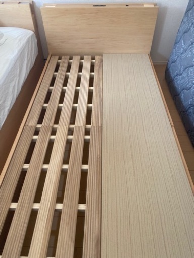 ベッドフレーム　2台　セット　木製　シングル　収納付き　ライト付き　コンセント付き