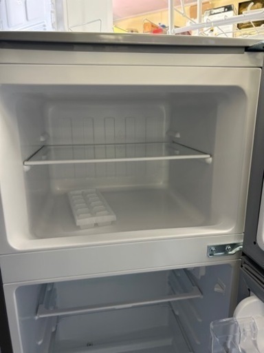 万代店　★2022年製★美品 中古★SHARP 128L 耐熱100℃のトップテーブル!!LED照明＆直冷式 2ドア冷蔵庫【SJ-H1