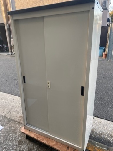 マキテック　縦型物置　物置　スチール製　外置き物置