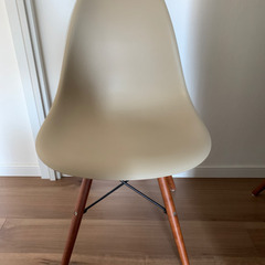 【交渉中】椅子　イームズチェア　2脚　ベージュ　グレーの画像