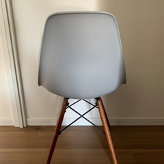【交渉中】椅子　イームズチェア　2脚　ベージュ　グレーの画像