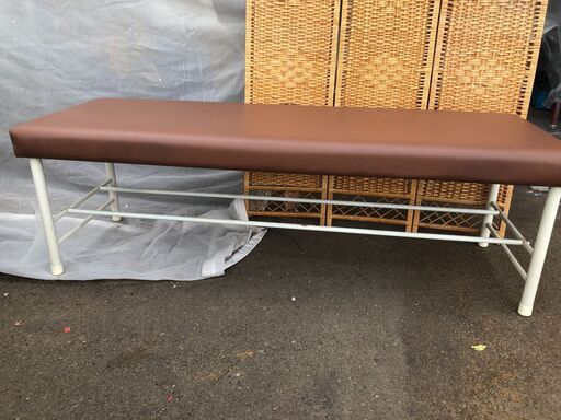 施術ベッド　 施術台　診療ベッド　　診療台　 60×184×61㎝　現状　ブラウン