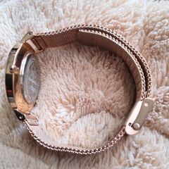 ダニエルウェリントン32mm、レディース ホワイト×ゴールドステンレスベルト 電池新品3月20日交換済みの画像