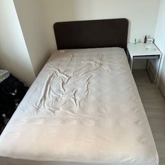 引取限定　ベットとマットレス　2点セット　セミダブル　引き出し2...