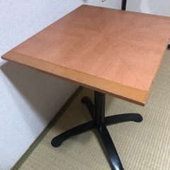 カフェテーブル