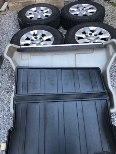 パジェロ スタッドレスタイヤホイール トランクラック