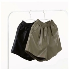 フェイクレザーショートパンツ パンツ  ショートパンツ  合皮 レザーの画像