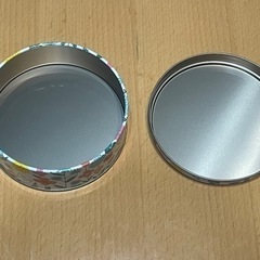 お菓子の缶 丸空き缶 花柄 ココロの画像
