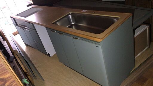 展示場用システムキッチン、食器洗機、天吊棚