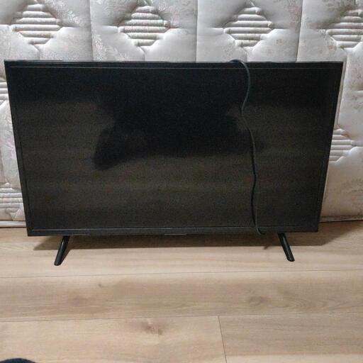 レボリューション製32型液晶テレビ
