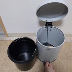 【取りに来れる方限定】ゴミ箱 フットペダル付きの画像
