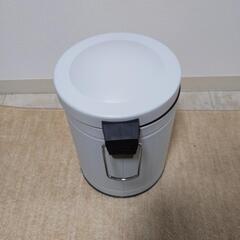 【取りに来れる方限定】ゴミ箱 フットペダル付きの画像
