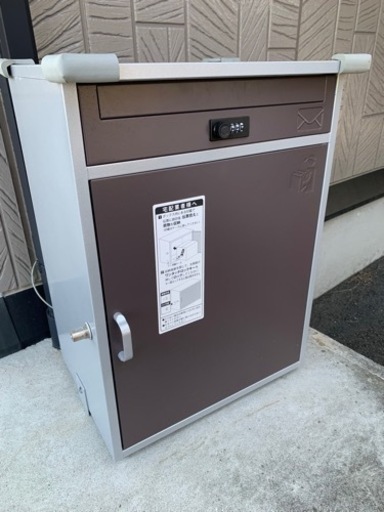 金属製で頑丈な宅配ボックス