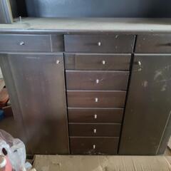 食器棚倉庫保管の画像