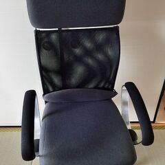 ネットチェア　ハイパック　ハイバックメッシュチェア　腰当てと肘掛け付き、車輪付き（駒沢大の近く！駒大生ぜひ！）の画像