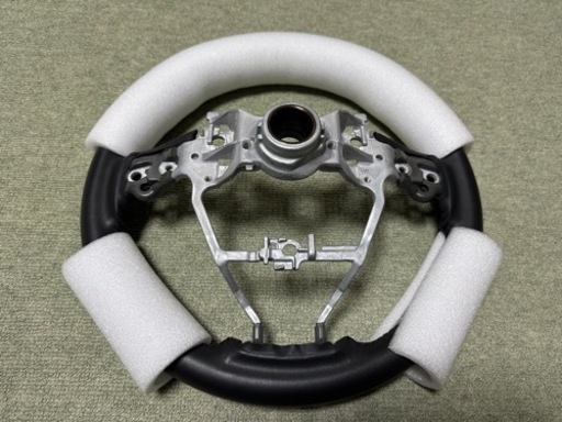 美品 トヨタ カローラスポーツ レザーステアリング