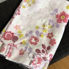 ピンクの花柄　窓用カーテン　100×135  2枚組の画像